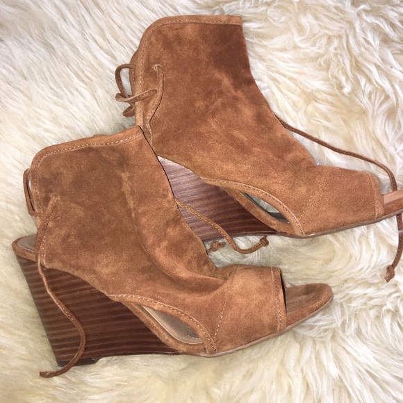 Tahari suede wedges - Picture 4 of 4